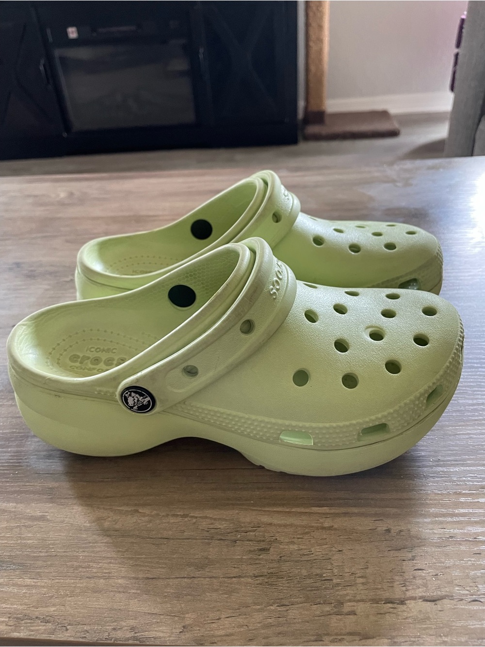 Crocs classic iconic comfort platform clogs avocado green women’s size 5
